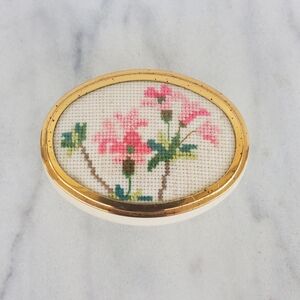 Framecraft UK Ltd - Trinket Pot with freehand embroidery on silk under glass